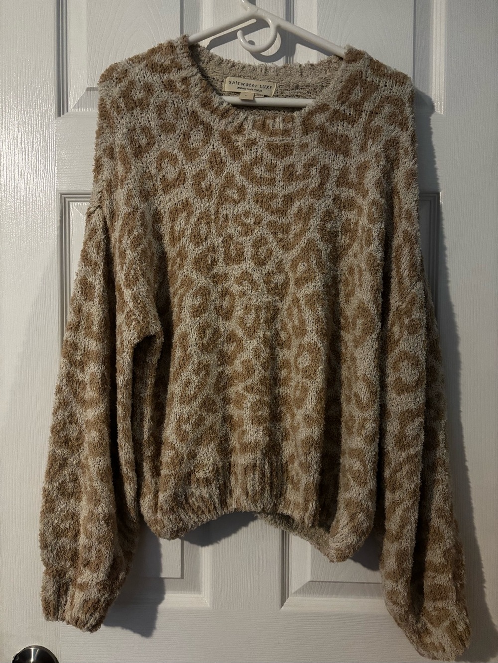 Saltwater Luxe Women's Cream & Tan Leopard Crewneck Sweater